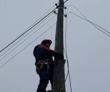 После шторма еще не везде восстановили электричество
